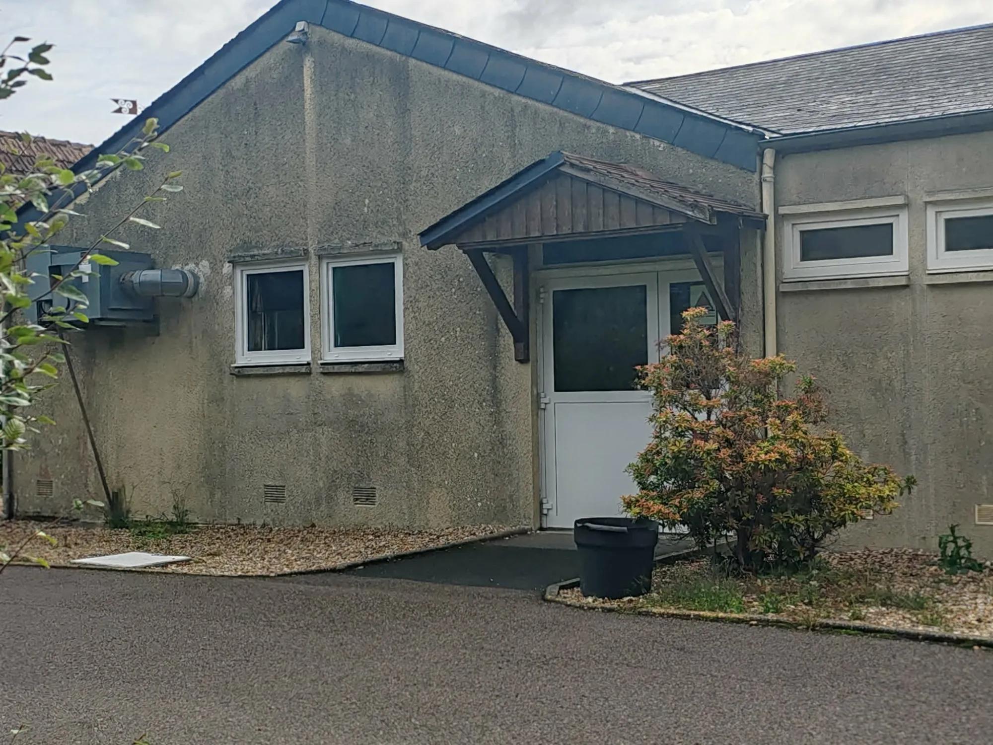 À LOUER – LOCAL POUR PROFESSIONNELS DE SANTÉ OU PARAMÉDICAUX – 155 m²