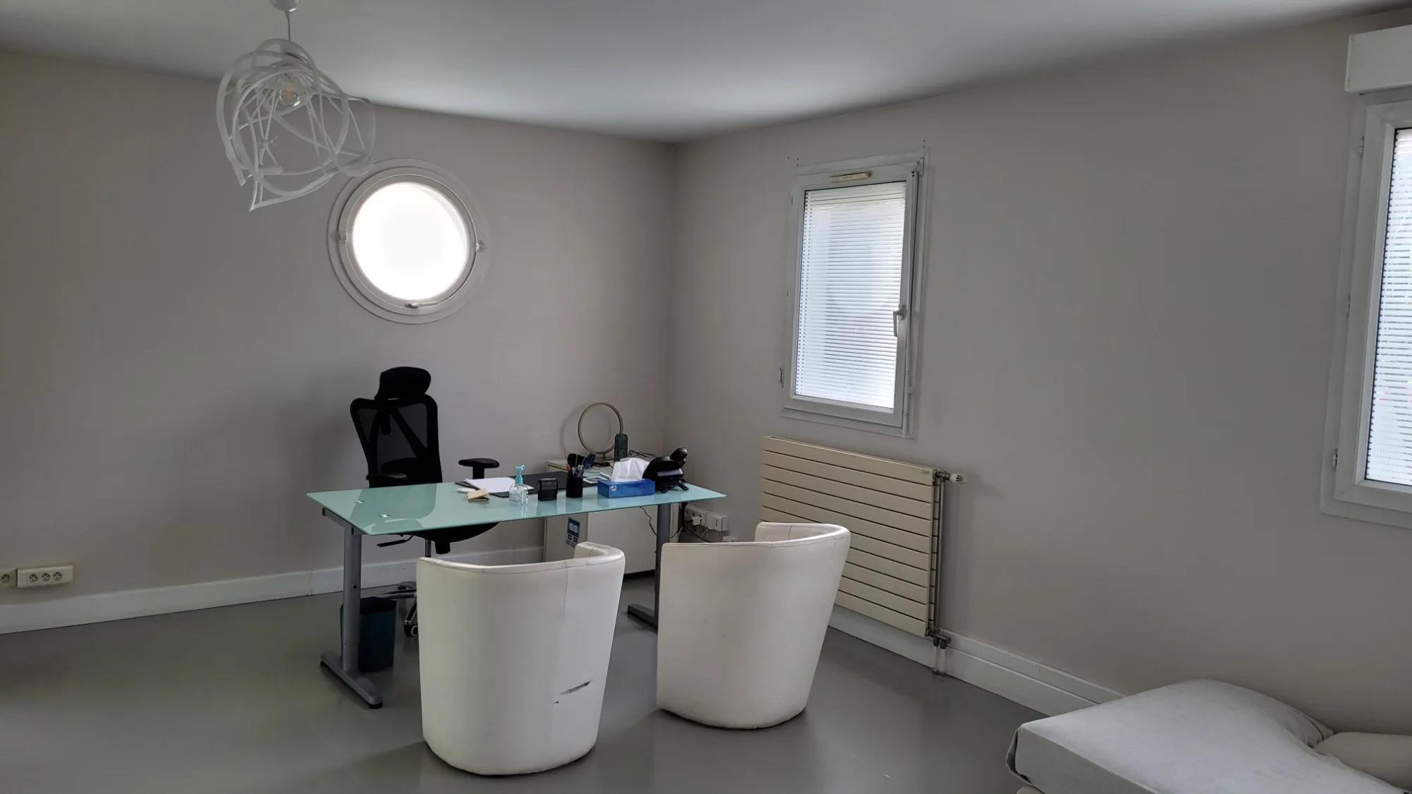Location d'un Bureau de consultation 28 m² au sein d'un Cabinet médical — photo 1