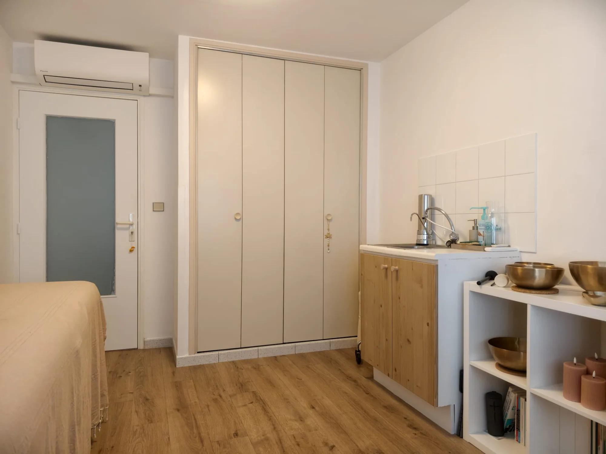 Local professionnel ~ 43 m² – 2 cabinets – Hyères centre (83) — photo 2