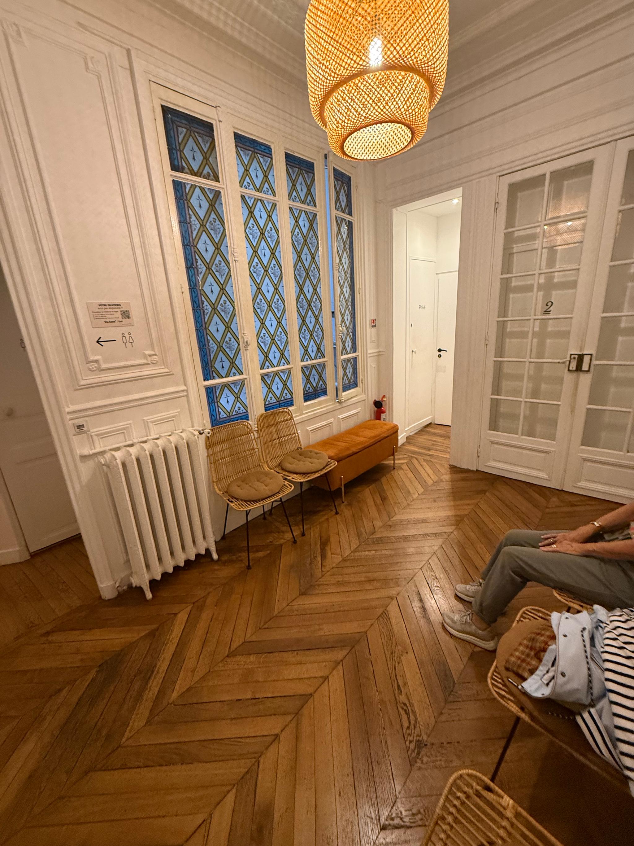 Cabinet lumineux à partager PARIS