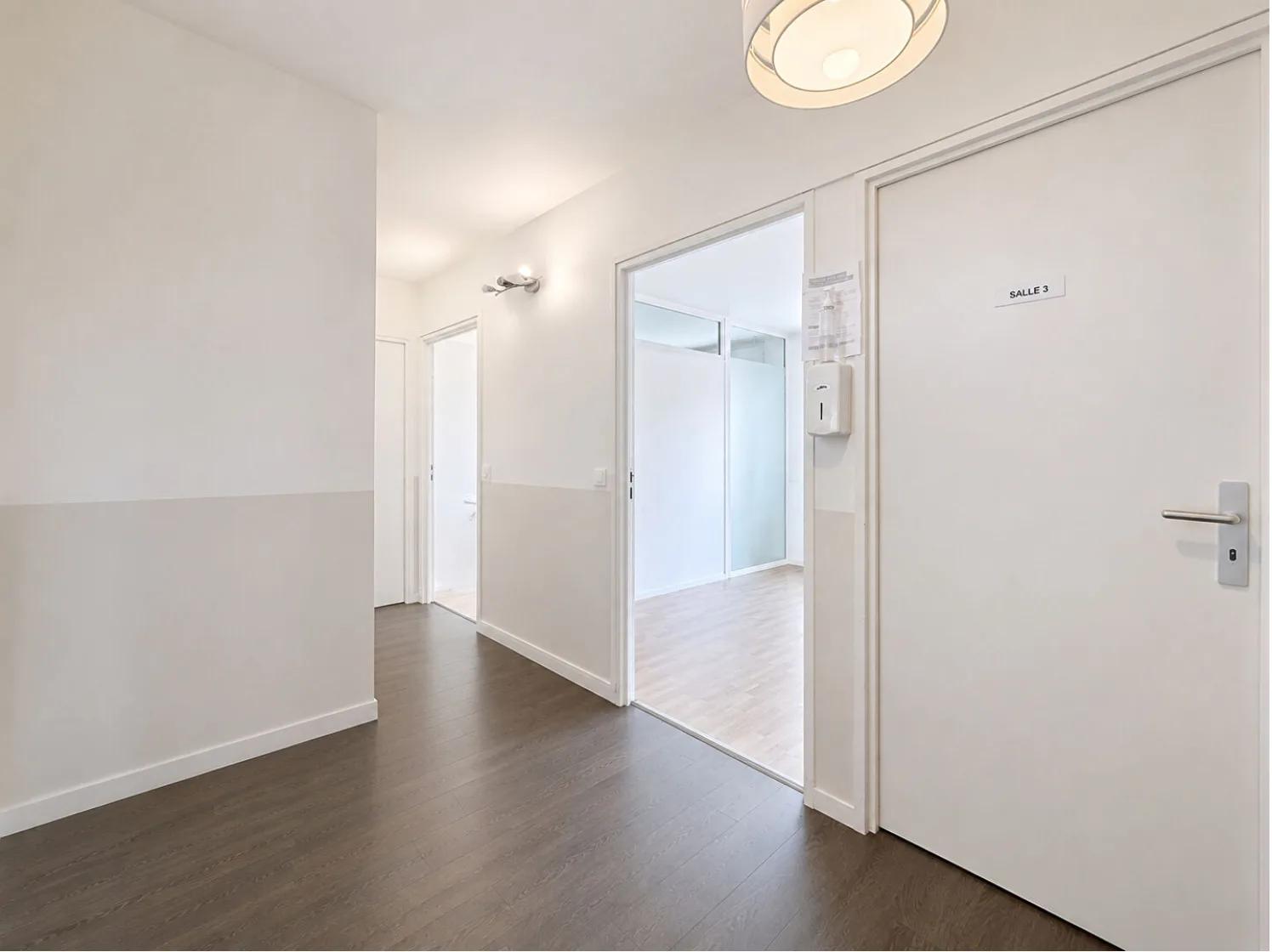VENTE CABINET MÉDICAL  -  ISSY LES MOULINEAUX — photo 2