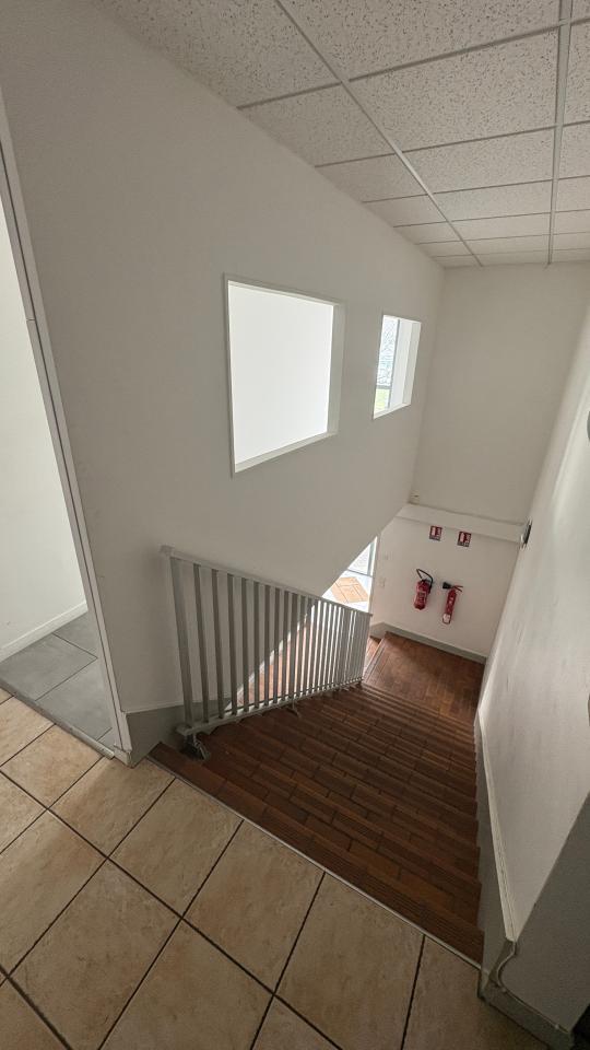 2x Bureaux 14m² + salle d'attente et salle polyvalente commune (27 et 30m²) — photo 2