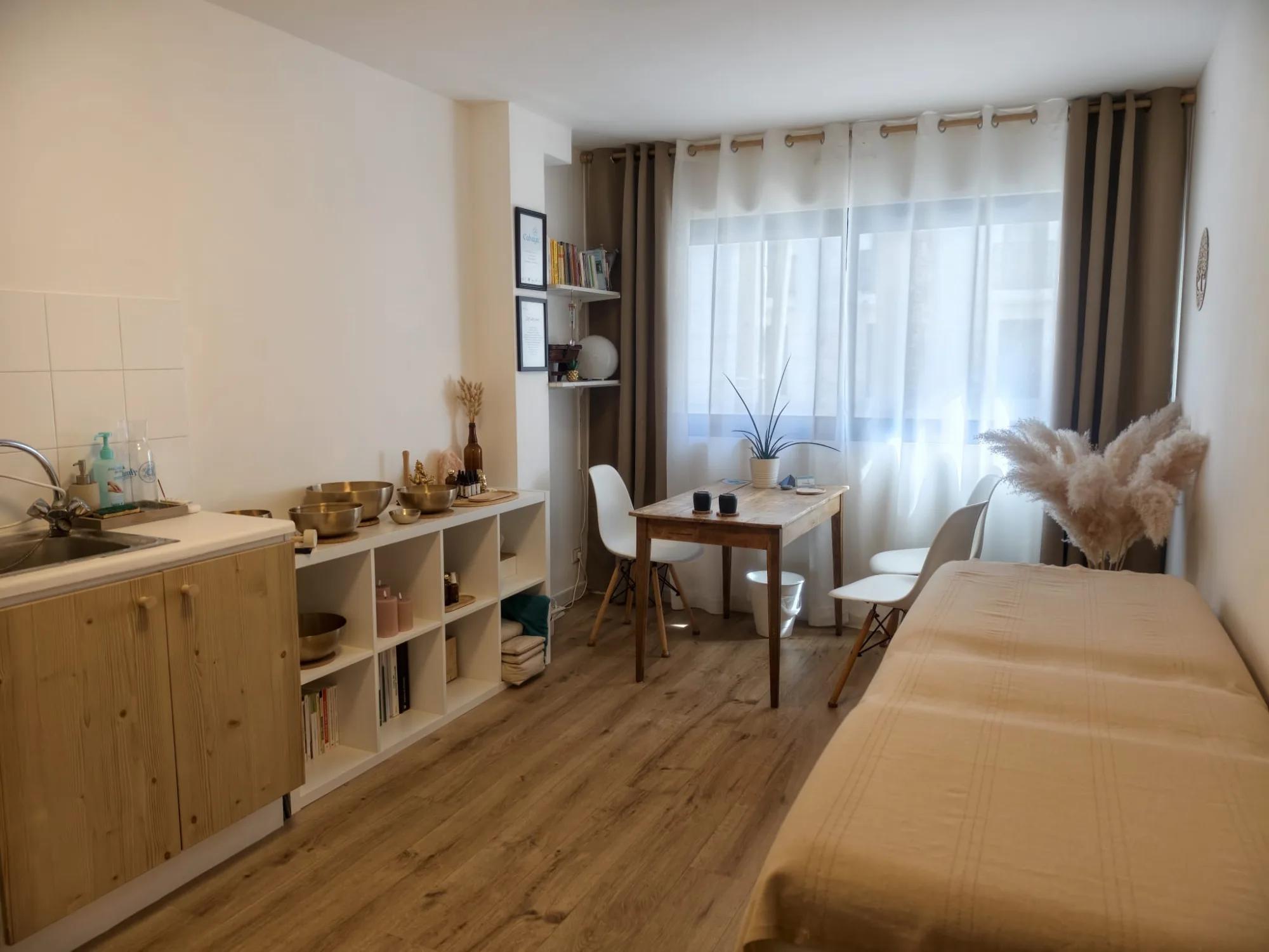 Local professionnel ~ 43 m² – 2 cabinets – Hyères centre (83)