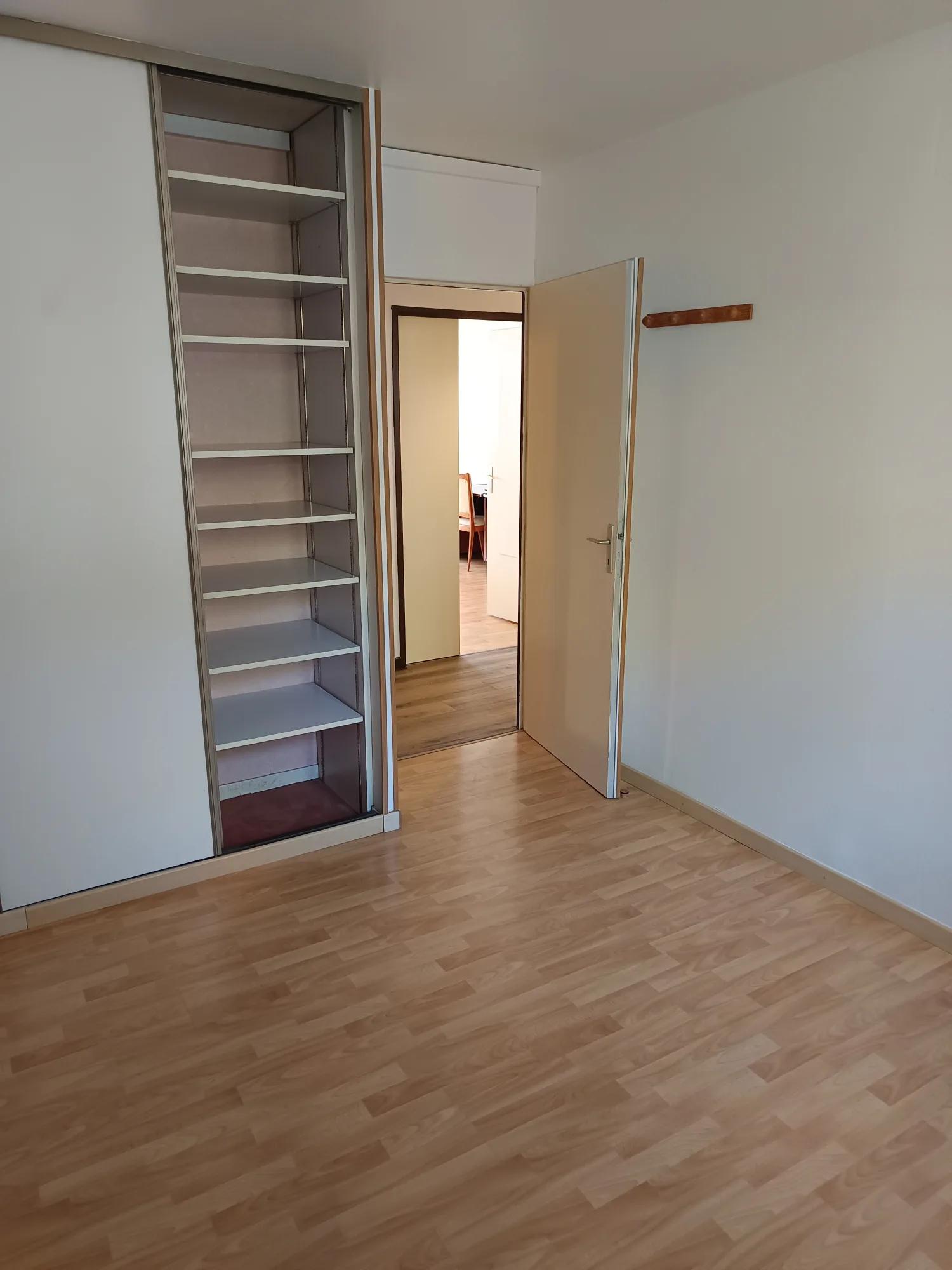 Local professionnel à louer  Boussy-Saint-Antoine (91) — photo 2