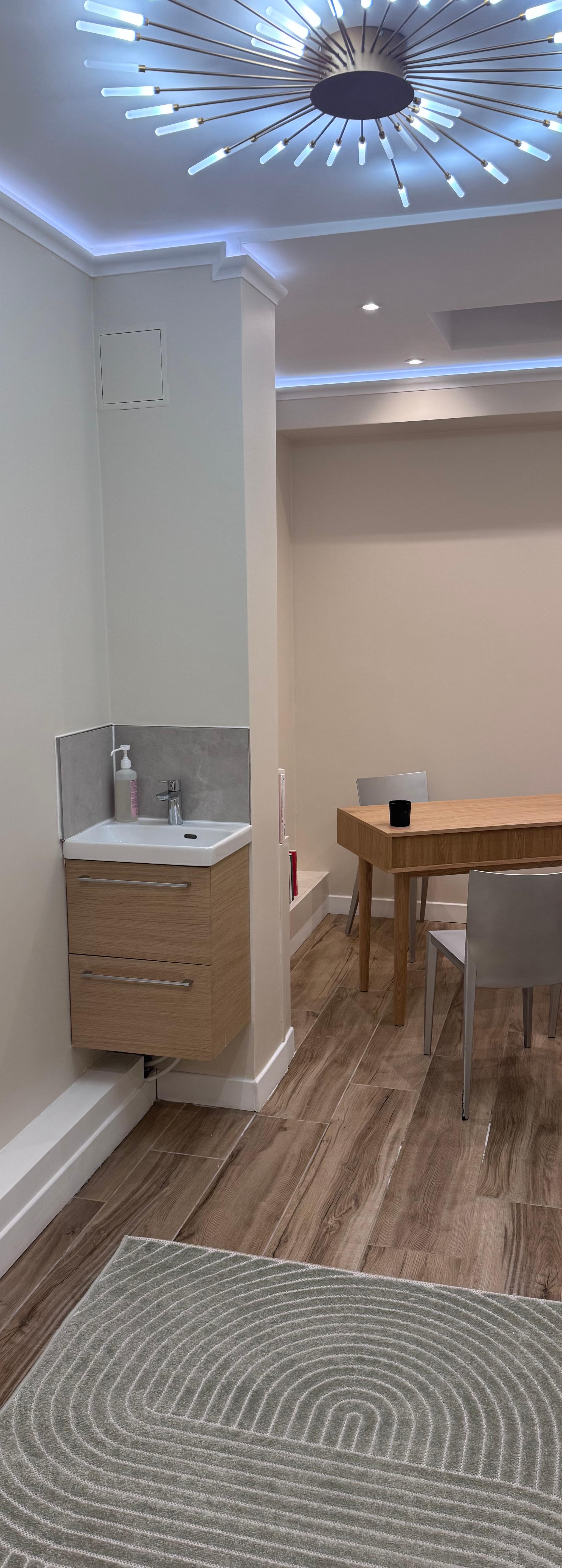 Cabinet 13,5m2 Paris 9 quartier Martyr — photo 1