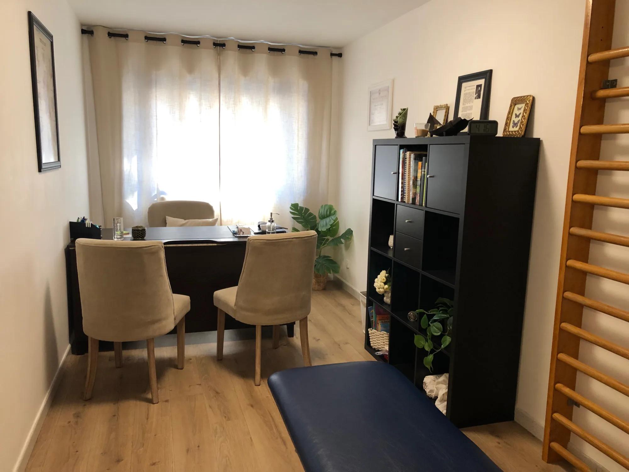 Local professionnel ~ 43 m² – 2 cabinets – Hyères centre (83) — photo 4