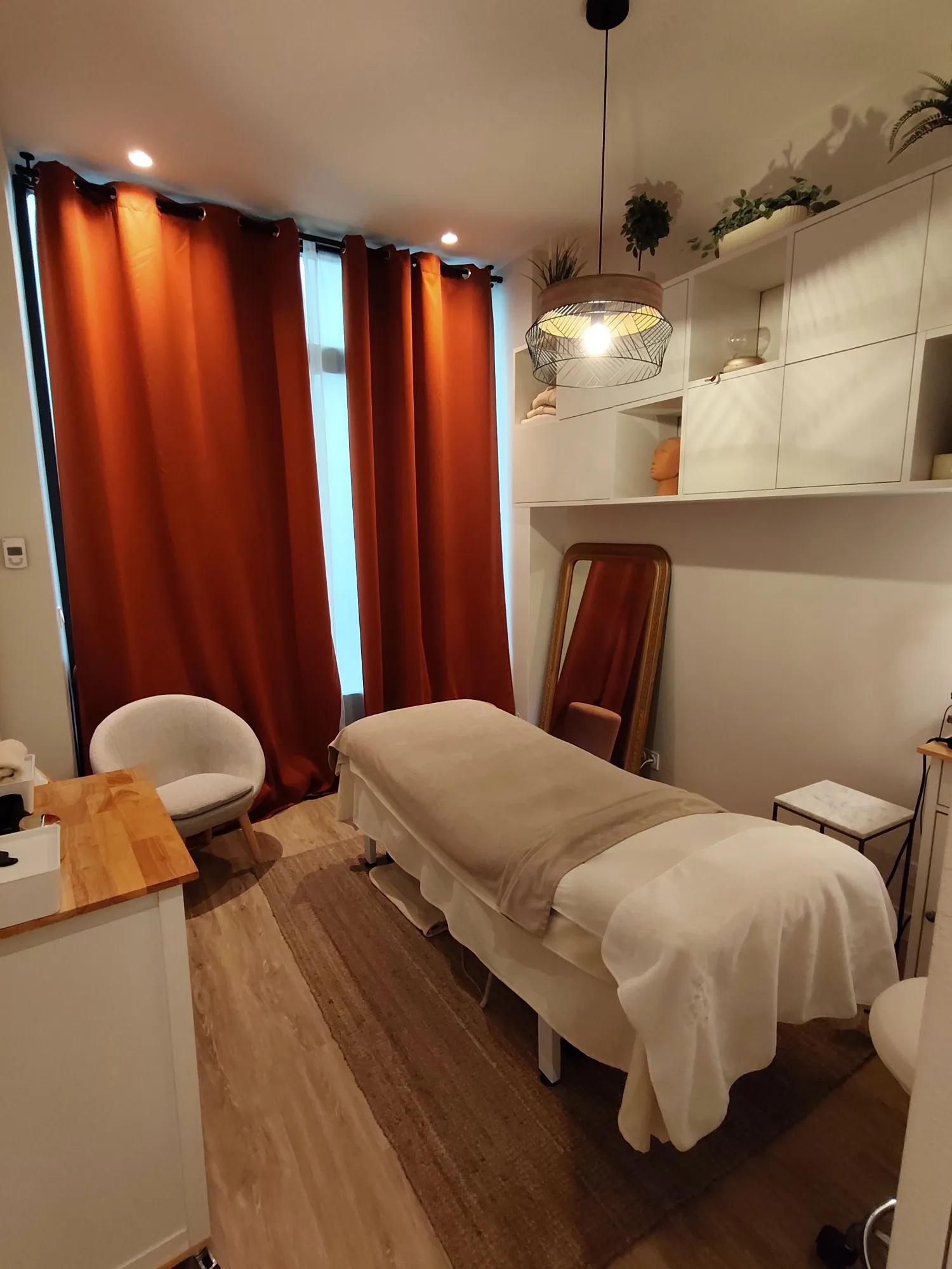 ✨ CABINE PROFESSIONNELLE À LOUER – PARIS 4e / LE MARAIS