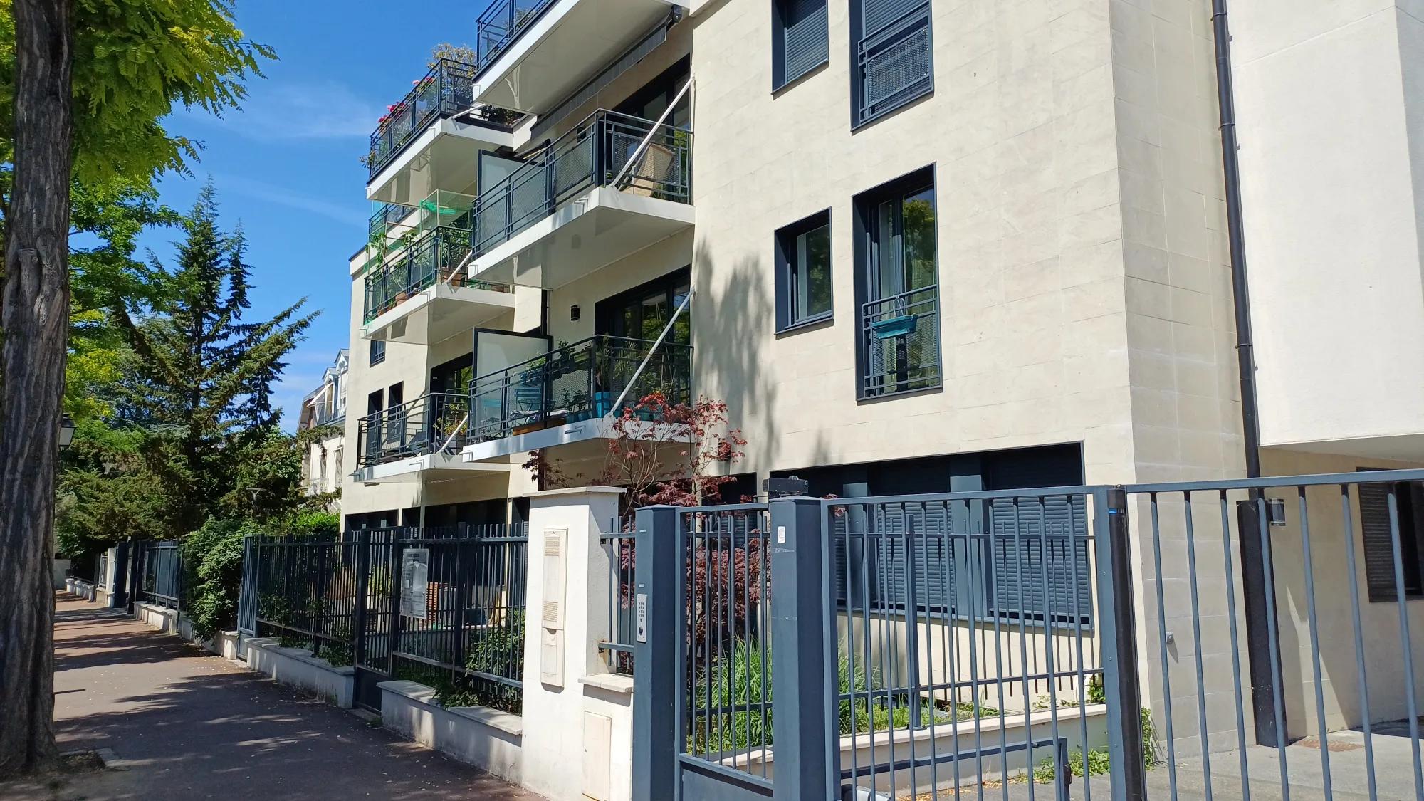 Rueil-Malmaison Triangle d’Or – Local professionnel 42 m² avec jardinet et parking — photo 5