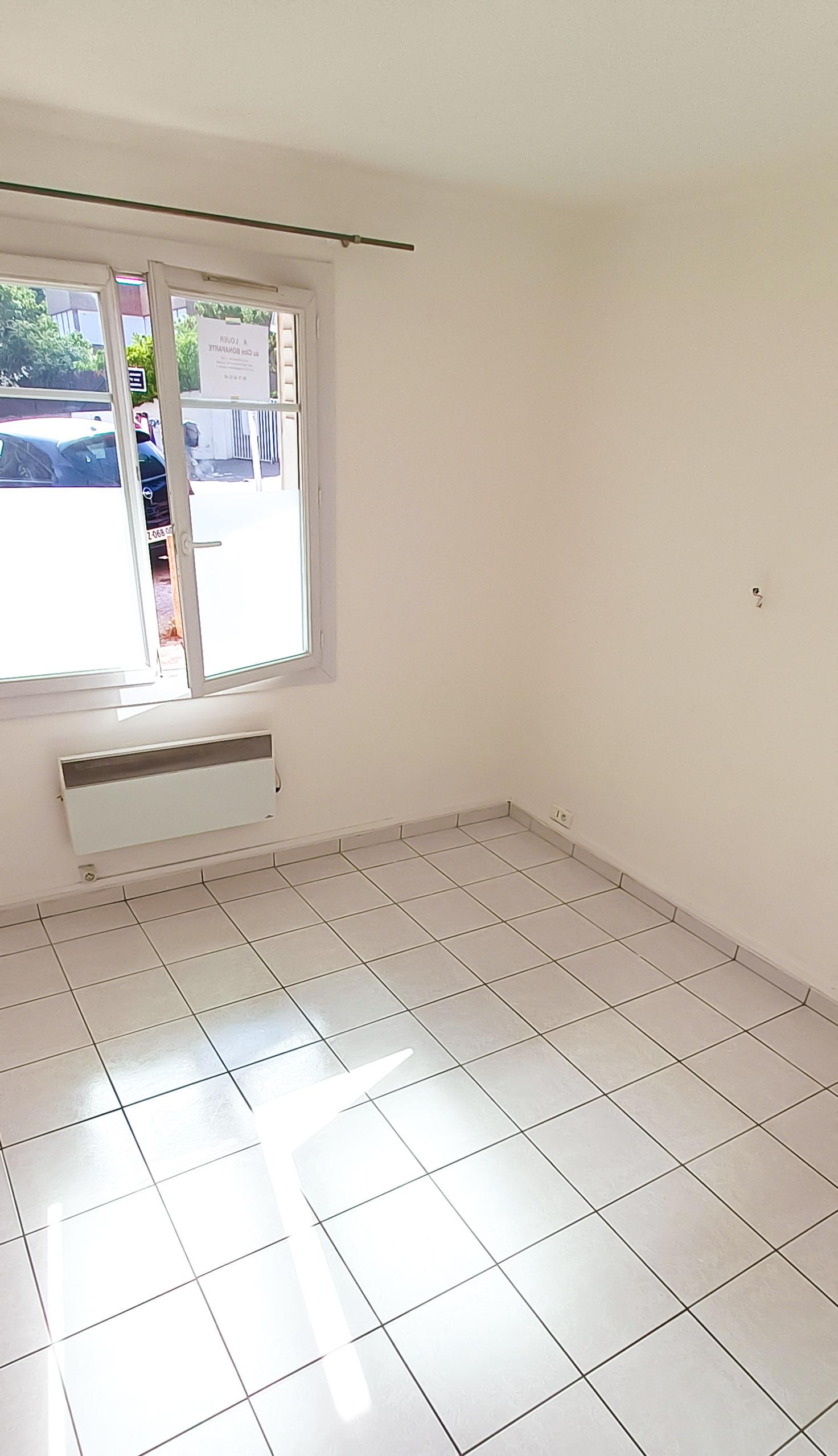Local de 11 m² pour professionnel de santé à Toulon — photo 1