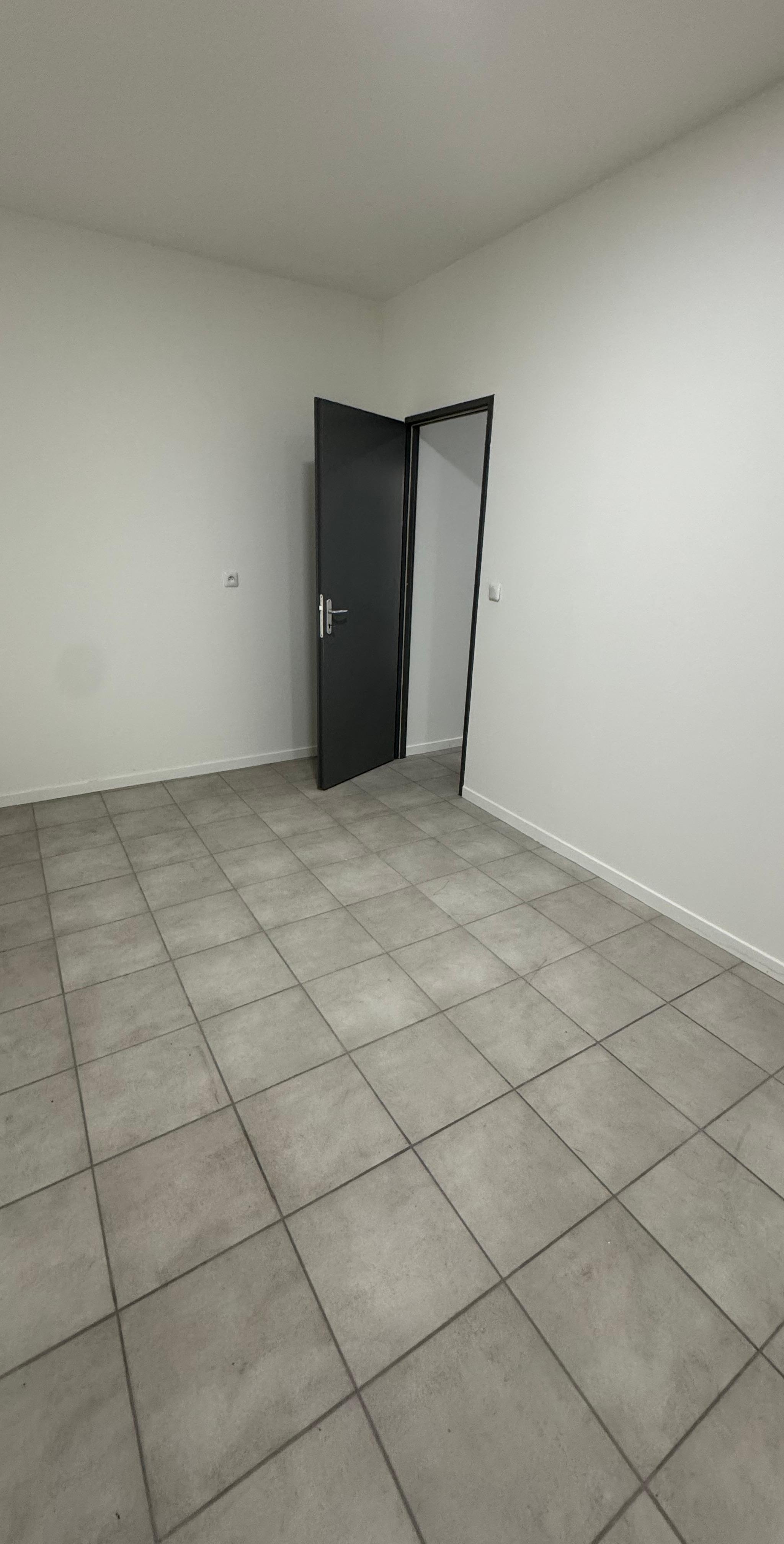 Cabinet 127 m², zone sous-dotée à Corbeil-Essonnes — photo 1