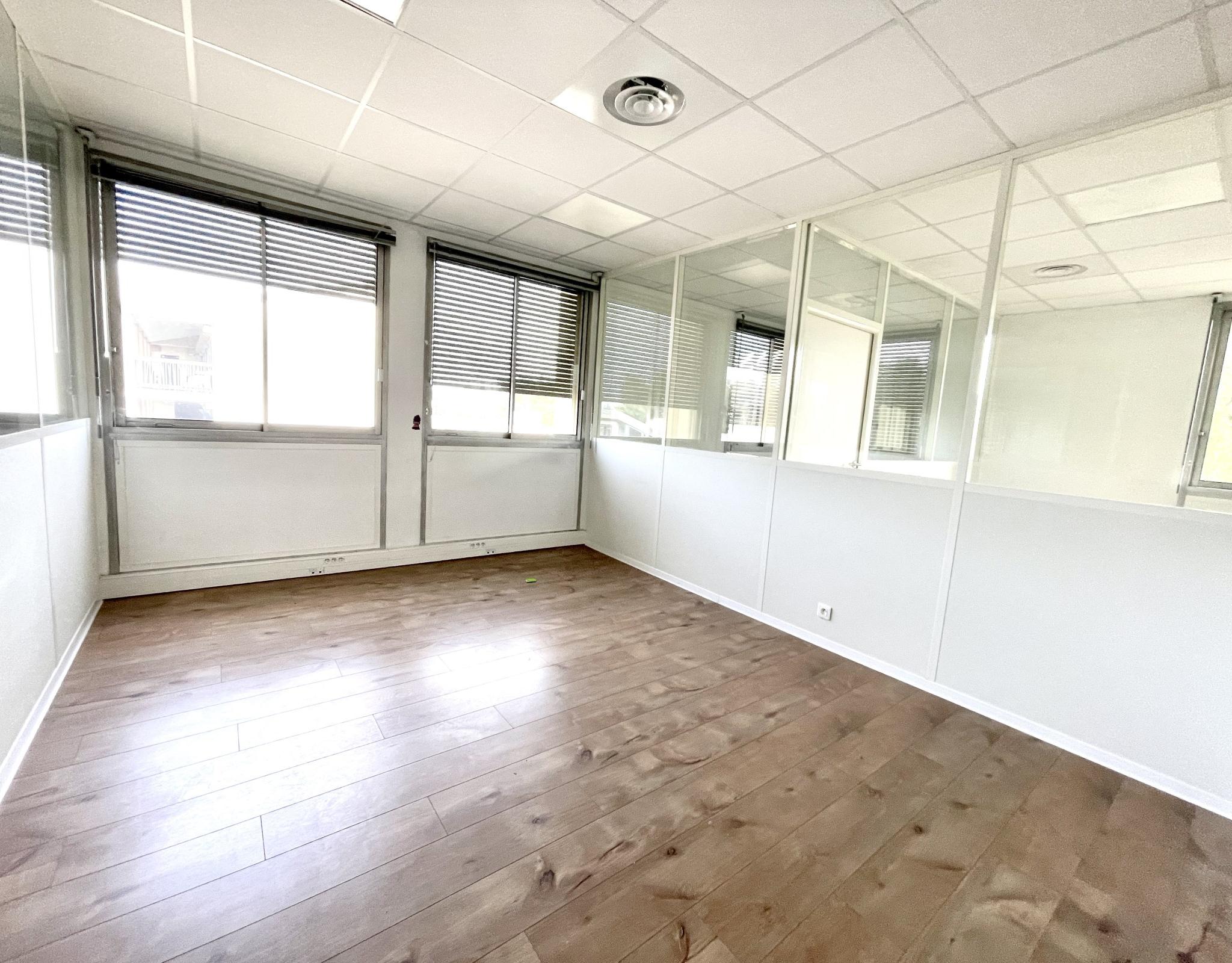 Bureau en cabinet pluridisciplinaire, Aix-en-Provence — photo 1
