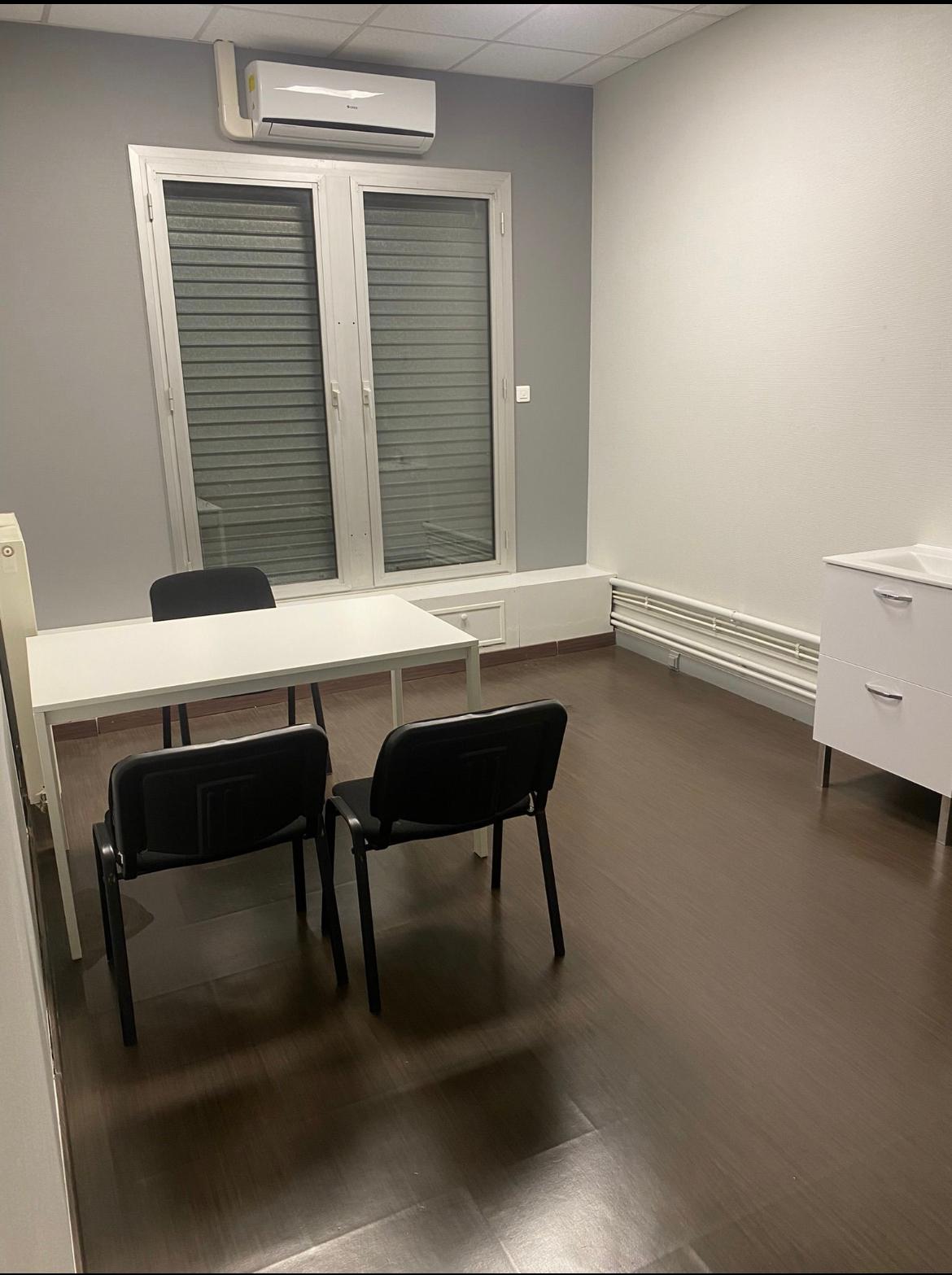 Salle pour médecin à la Perralière, Villeurbanne — photo 1