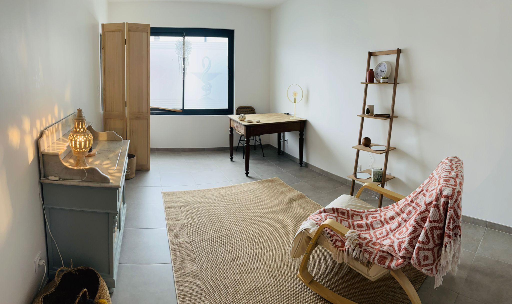 Cabinet lumineux de 17,5 m² dans un pôle santé, Canéjan — photo 1