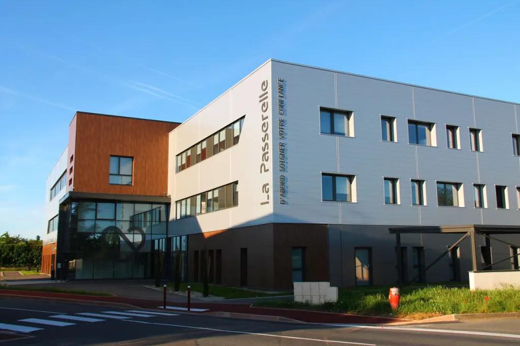 Bâtiment médical et paramédical à Arnas — photo 1