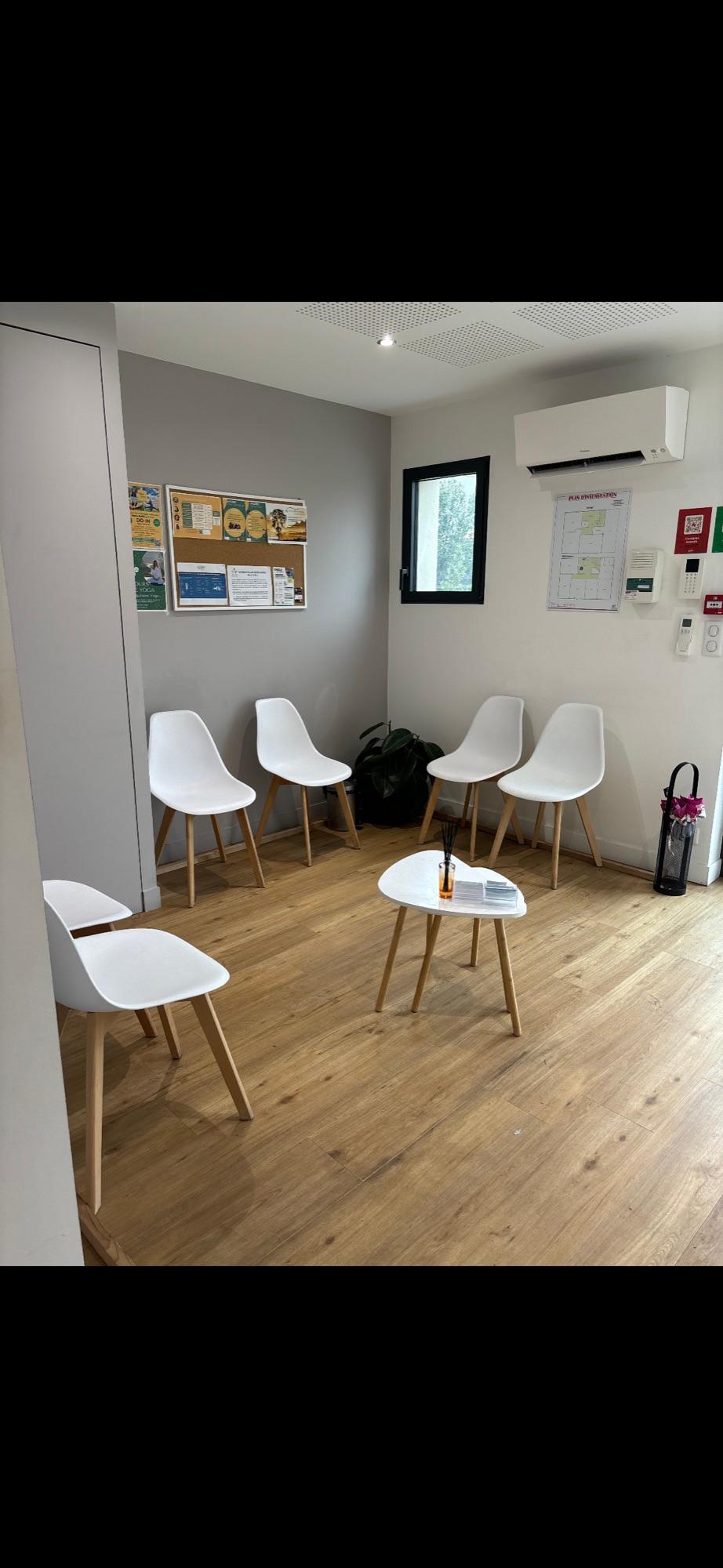 Bureau au cœur de Mérignac, plusieurs spécialistes — photo 1