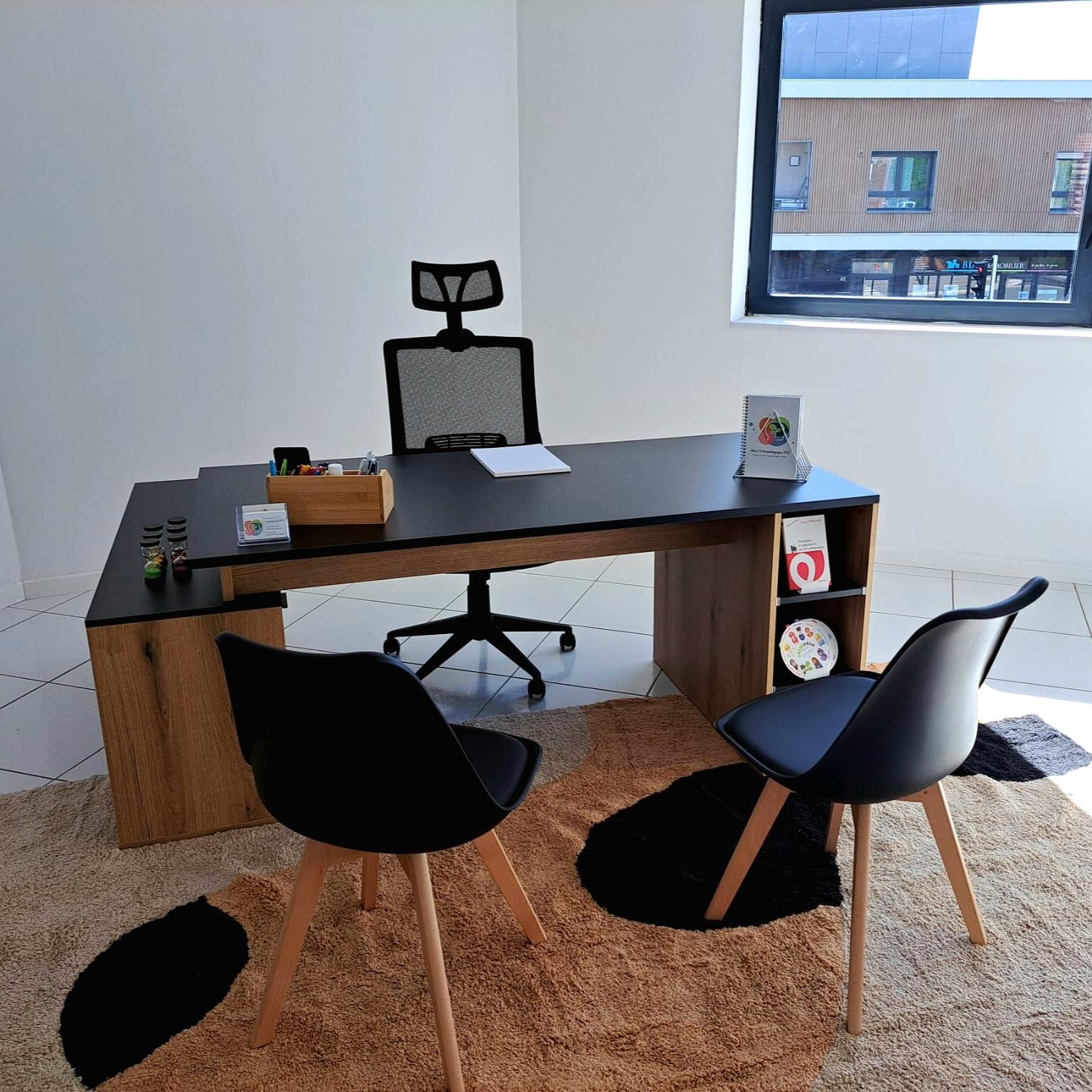 Salle spacieuse et lumineuse à Bois-Guillaume — photo 1