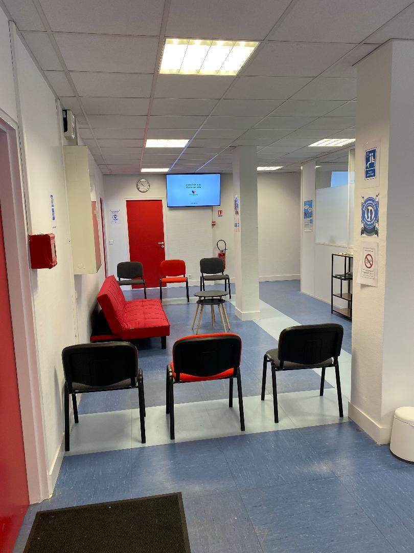 Pièce à louer en centre médical, Trappes — photo 1