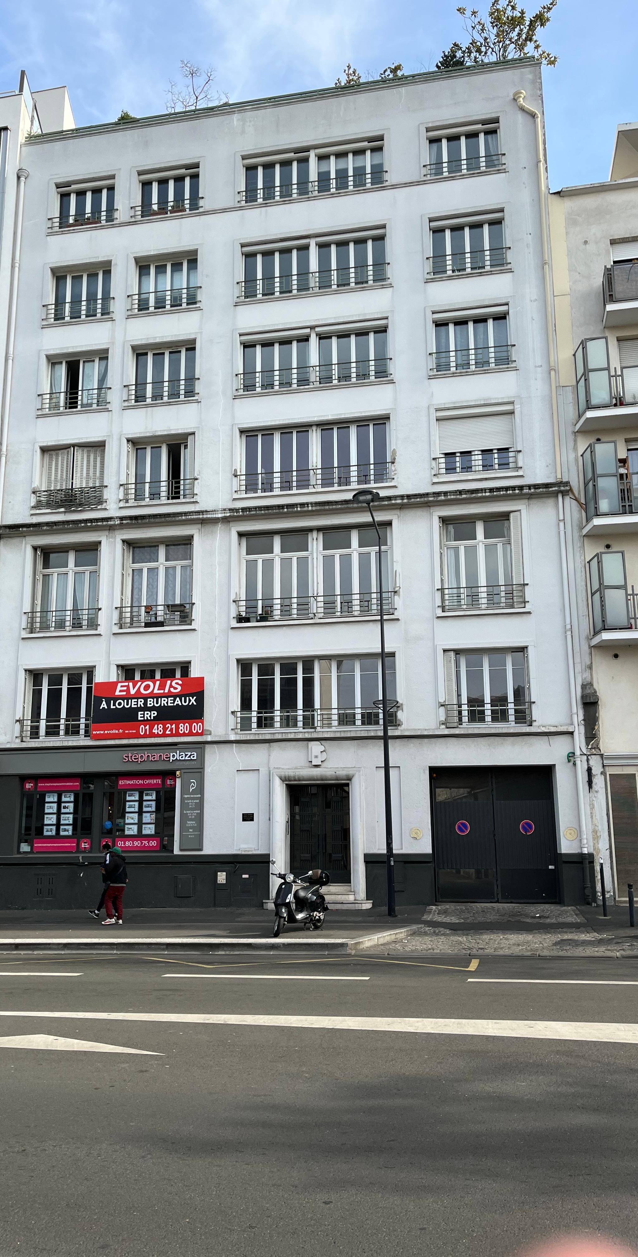 Immeuble de 435 m² avec 22 bureaux équipés, Saint-Denis — photo 1
