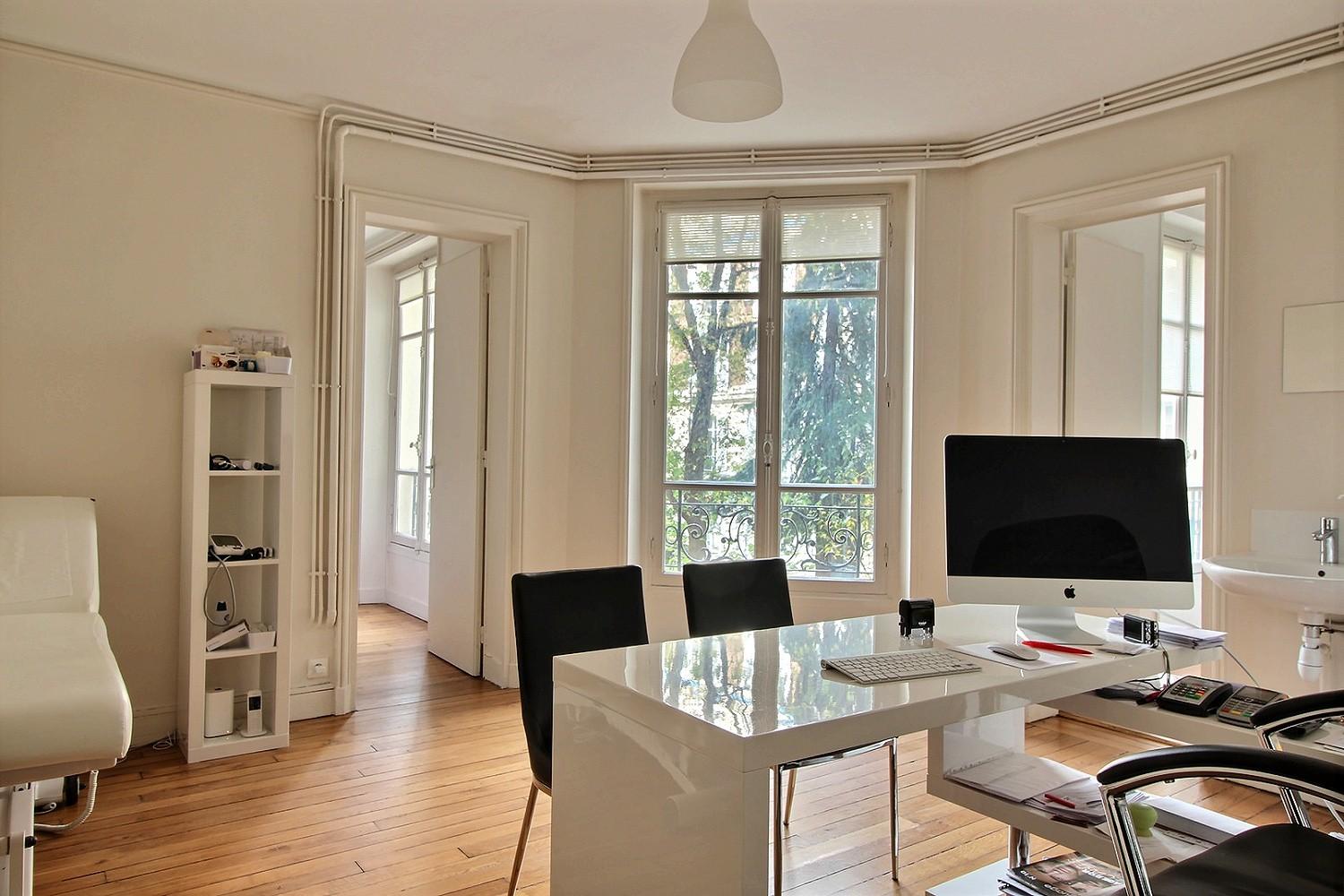 Trois bureaux rue Saint-Dominique, Paris 7e