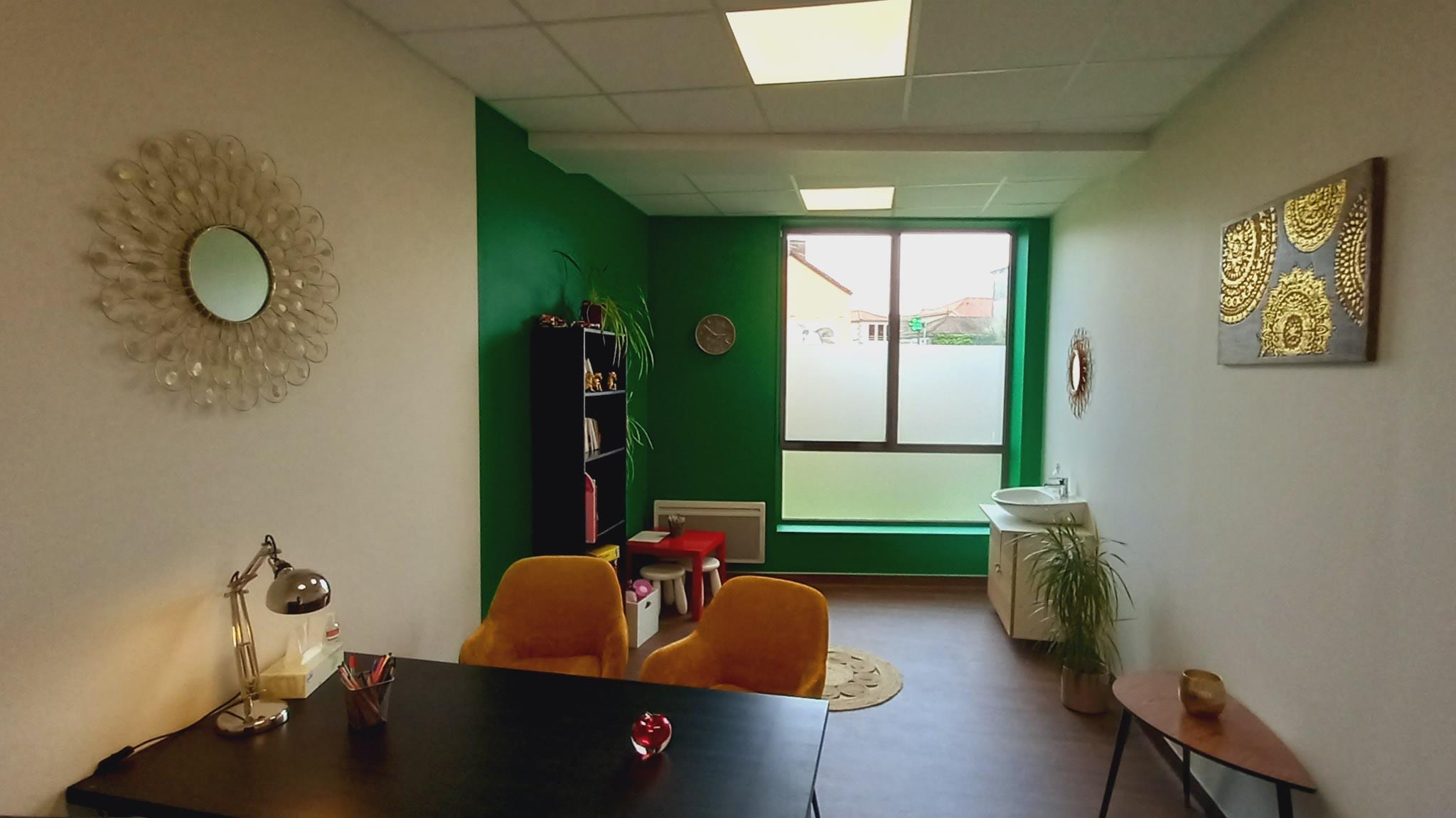 Salle 17 m² en cabinet paramédical à La Chaize-le-Vicomte — photo 1
