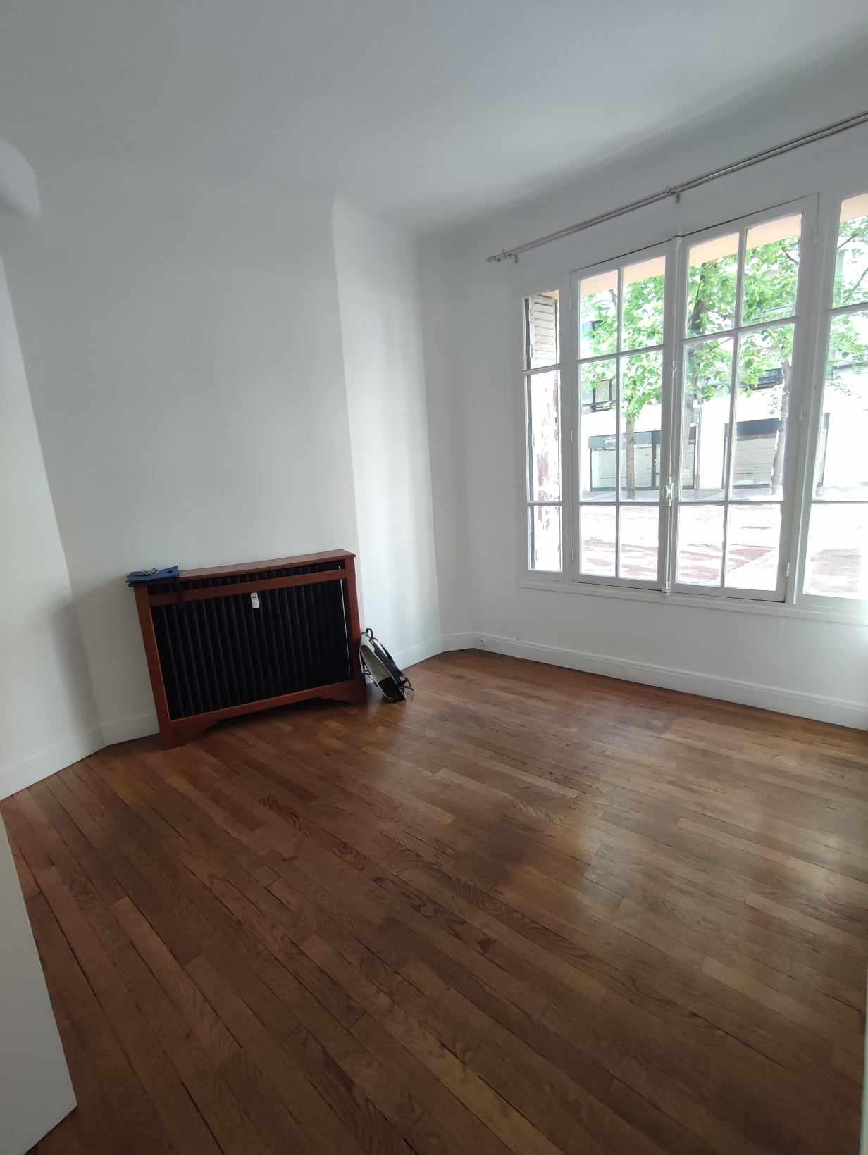 Local de 70 m² en rue commerçante, Issy-les-Moulineaux — photo 1