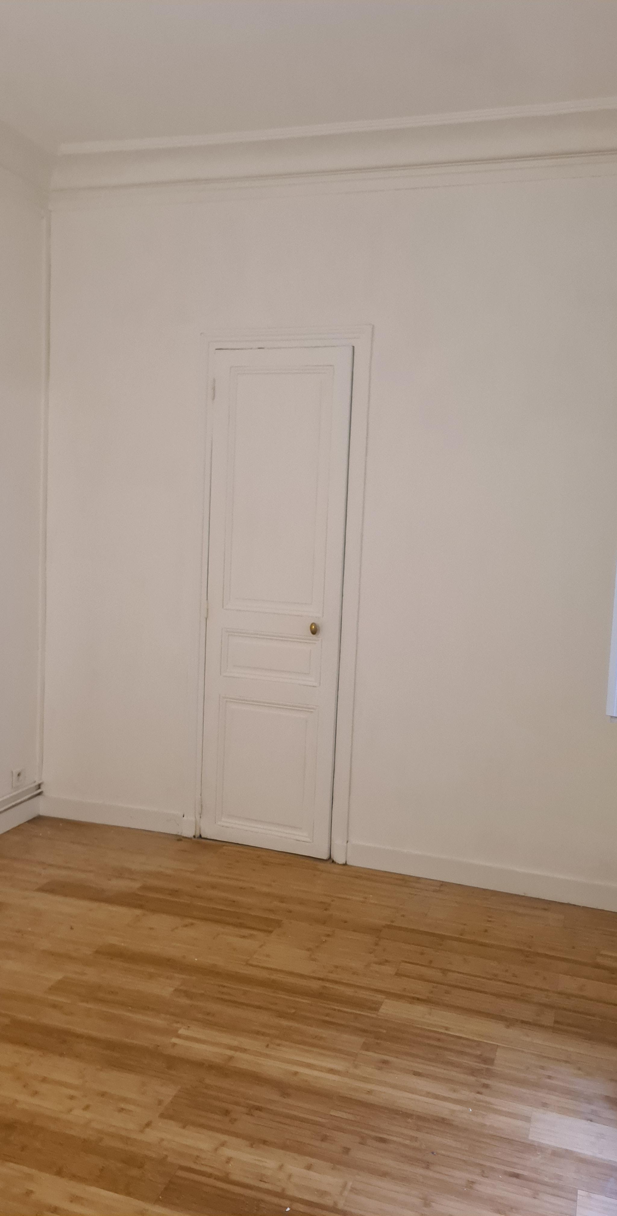 Salle de 10 m² donnant sur cour, Paris 14e — photo 1