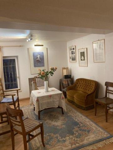 Bureaux au cœur de Senlis, à la journée — photo 1