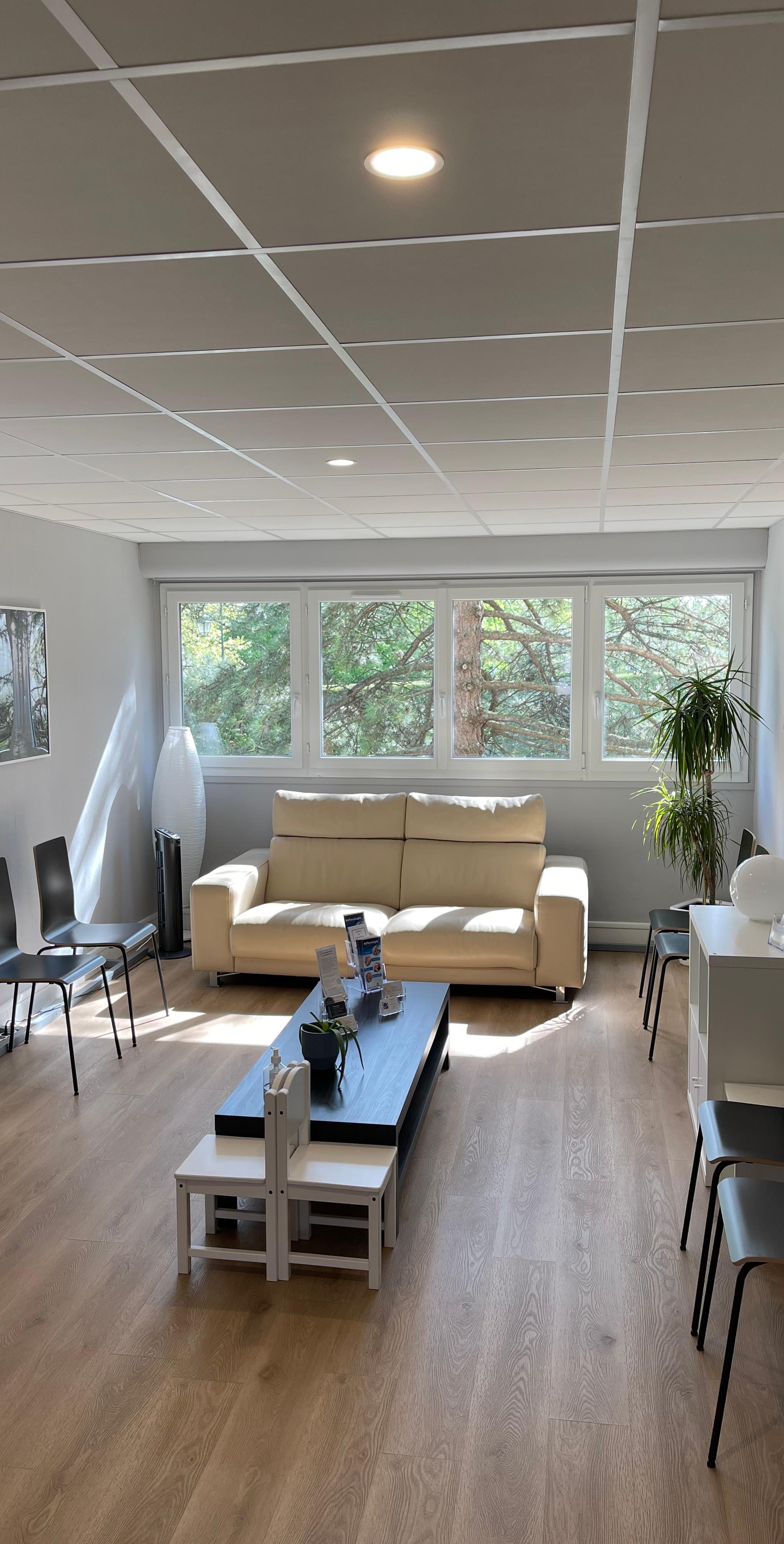Cabinet de 93 m² à Yerres — photo 1